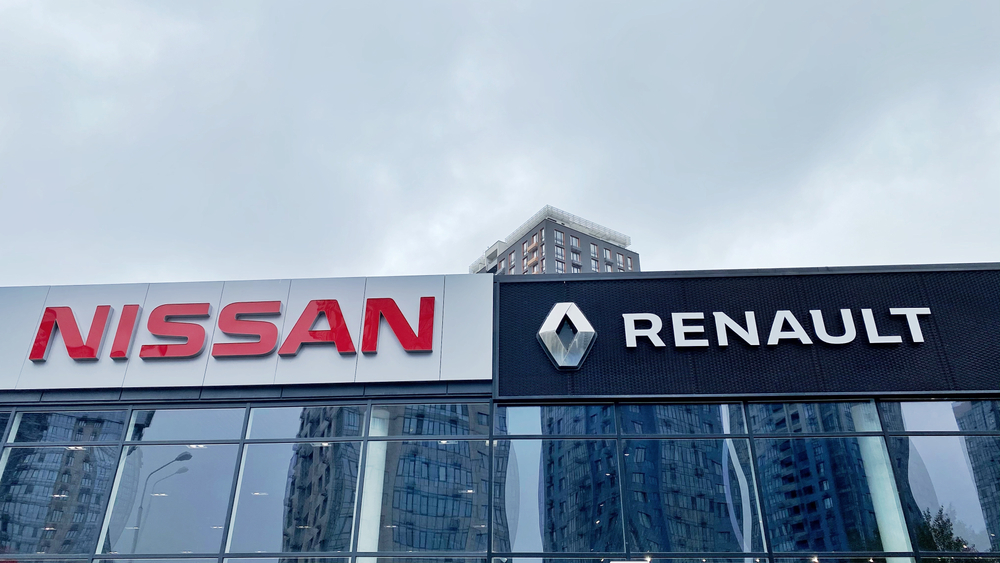 Nissan,Renault,Car,Dealership,Building,With,Large,Glass,Windows,Against