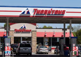 Terre,Haute,-,Circa,May,2020:,Thorntons,Gas,Station.,Thorntons