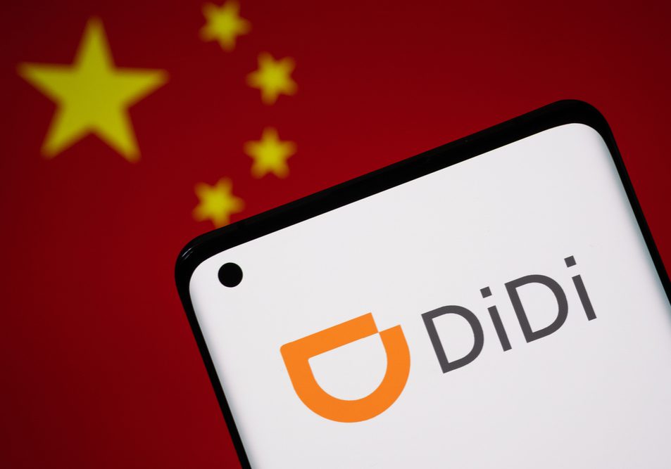 Didi,Chuxing,Technology,Company,Logo,Seen,On,Smartphone,And,Flag