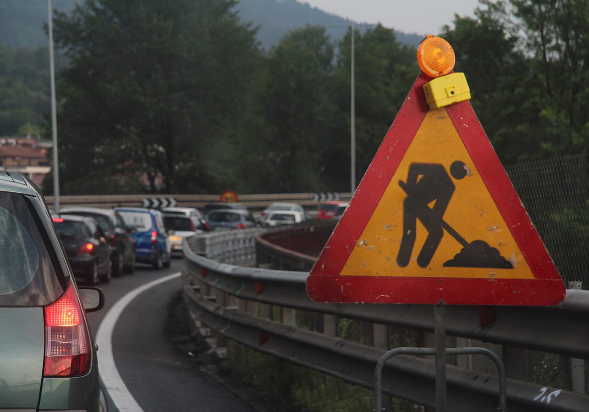 Sign of works on a spanish road.