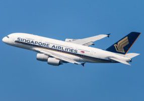 Heathrow,,London,,Uk,-,April,20:,Singapore,Airlines,Airbus,A380